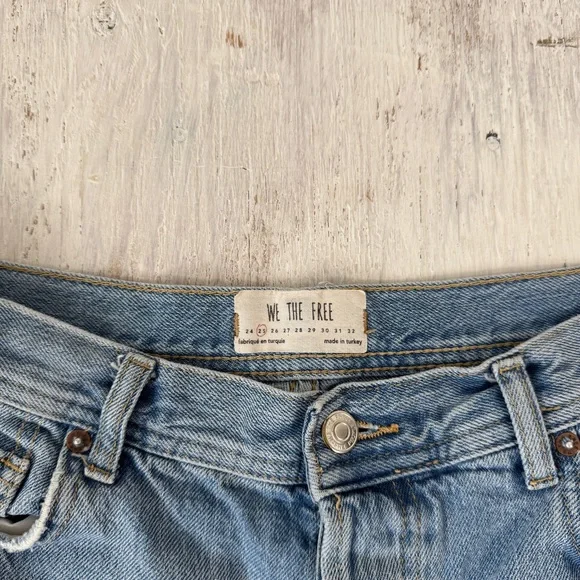 We The Free Maggie Mid Rise Distressed Straight Leg Jeans Light Wash Size 25 FP - Picture 4 of 10